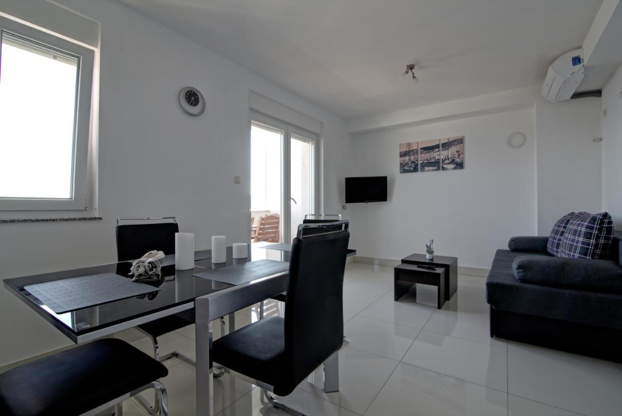 Apartments Maris Senj 2 Buitenkant foto